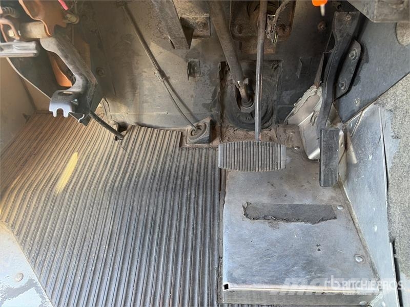 Ford E-350 4x2 Step Van 車廂
