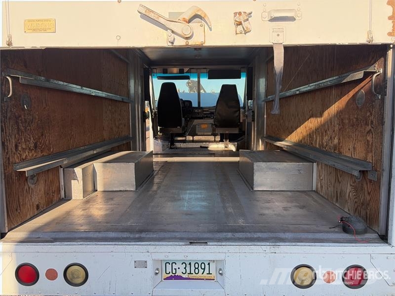Ford E-350 4x2 Step Van 車廂