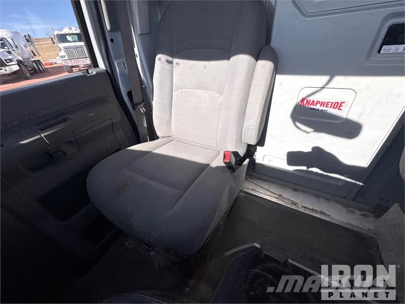 Ford E-350 4x2 Utility Truck Prekucniki