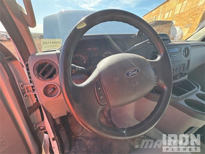 Ford E-350 4x2 Utility Truck Prekucniki