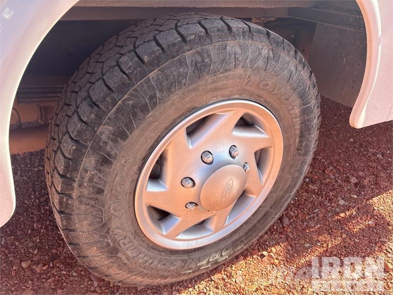 Ford E-350 4x2 Utility Truck Prekucniki