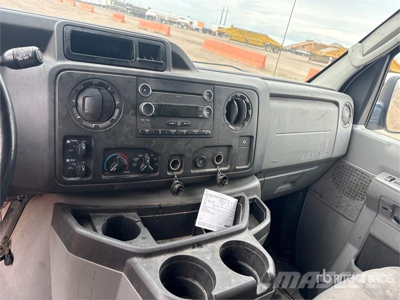Ford E-350 Passenger Van 패널 화물차