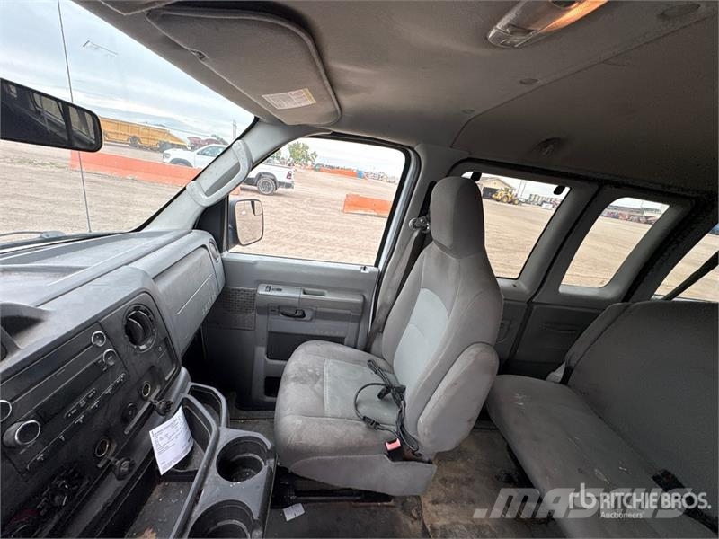 Ford E-350 Passenger Van 패널 화물차
