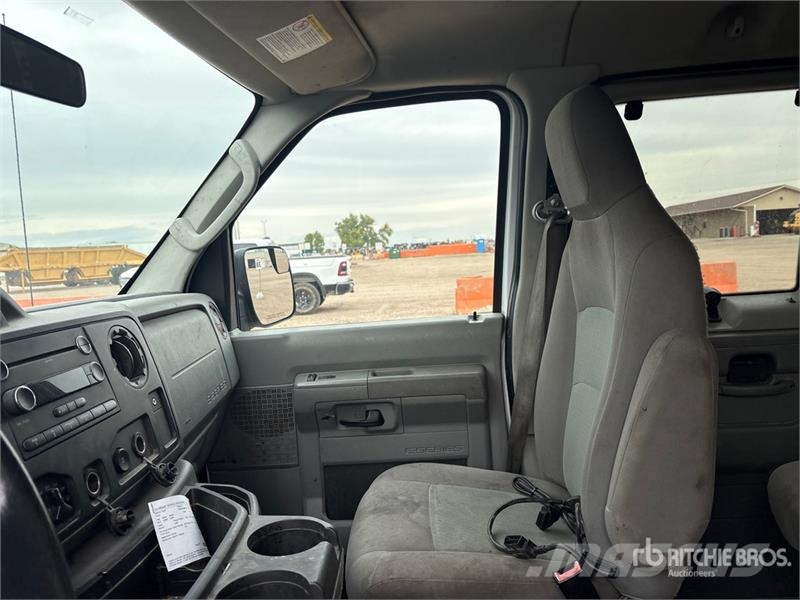 Ford E-350 Passenger Van 패널 화물차