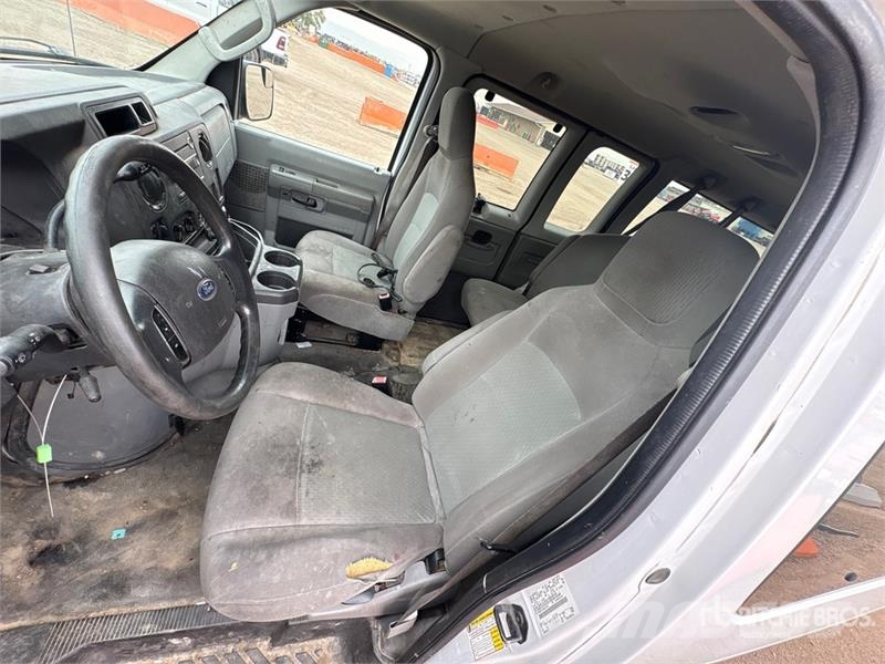 Ford E-350 Passenger Van 패널 화물차