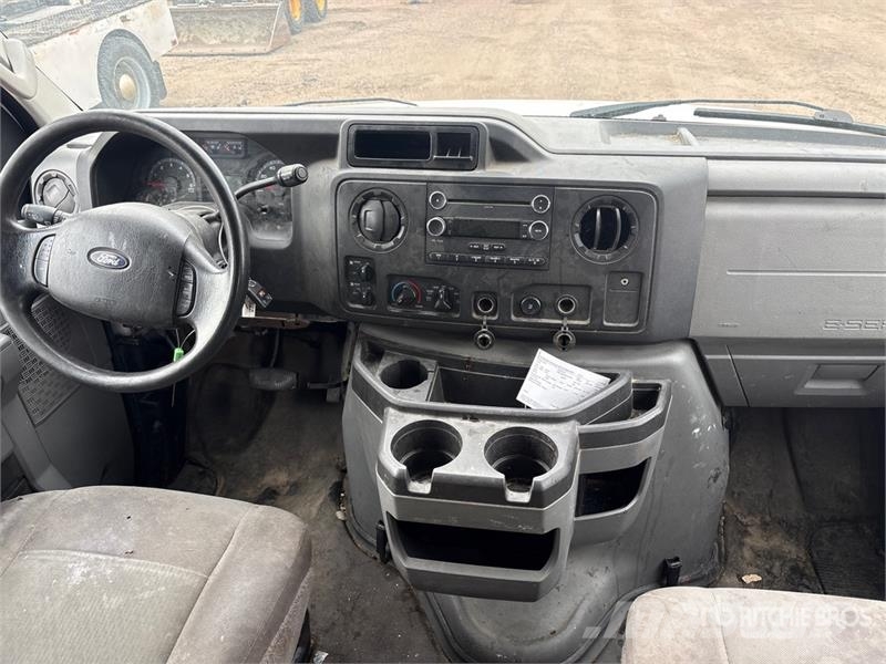 Ford E-350 Passenger Van 패널 화물차