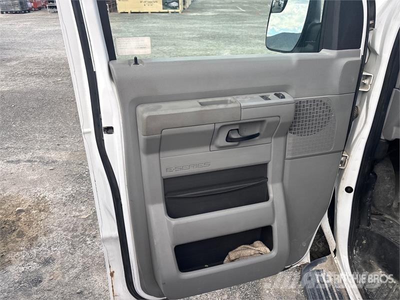 Ford E-350 Passenger Van Lätta skåpbilar