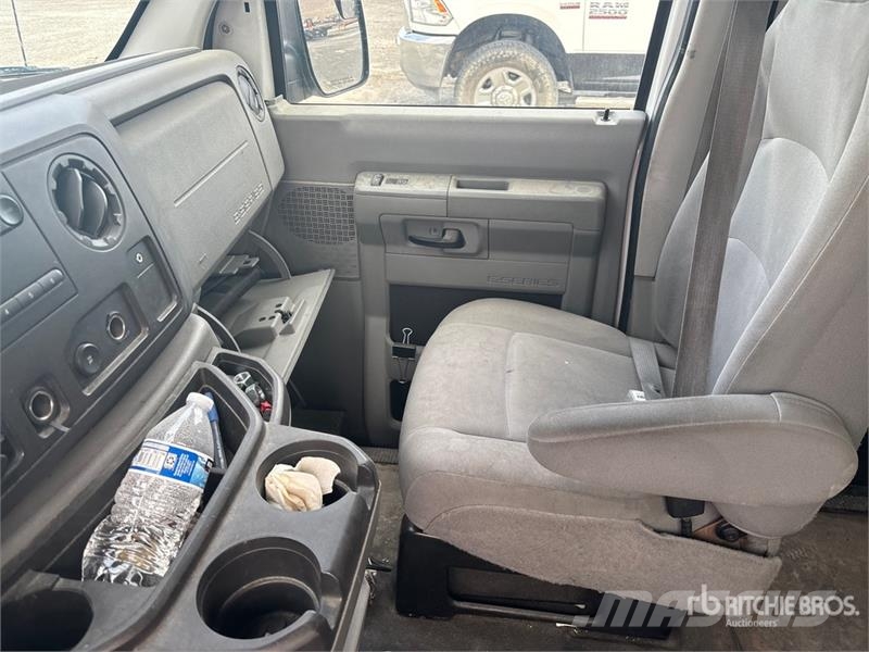Ford E-350 Passenger Van Lätta skåpbilar