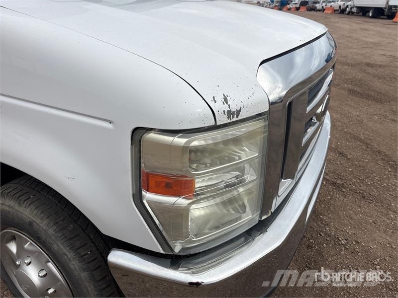 Ford E-350 Passenger Van 패널 화물차