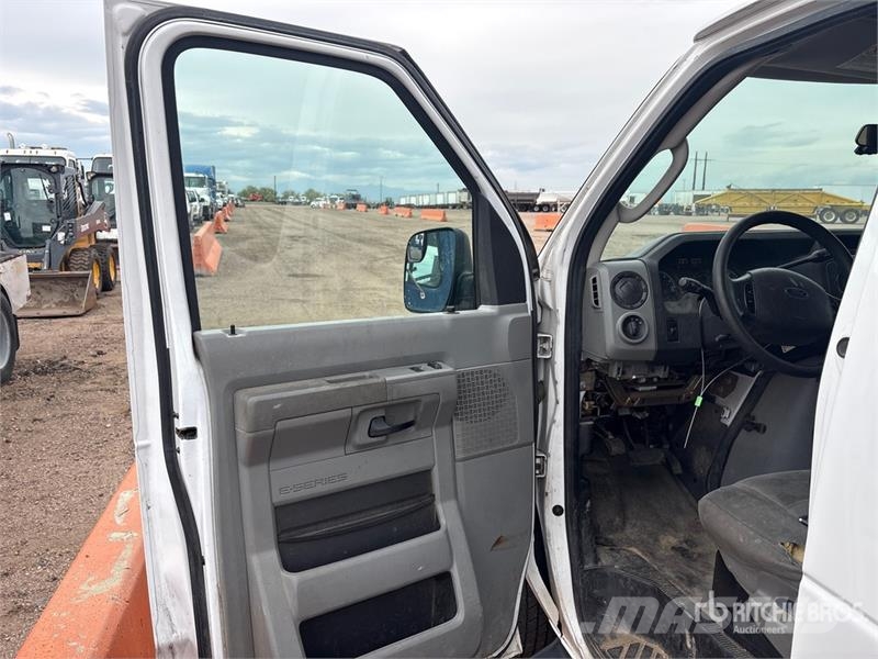 Ford E-350 Passenger Van 패널 화물차