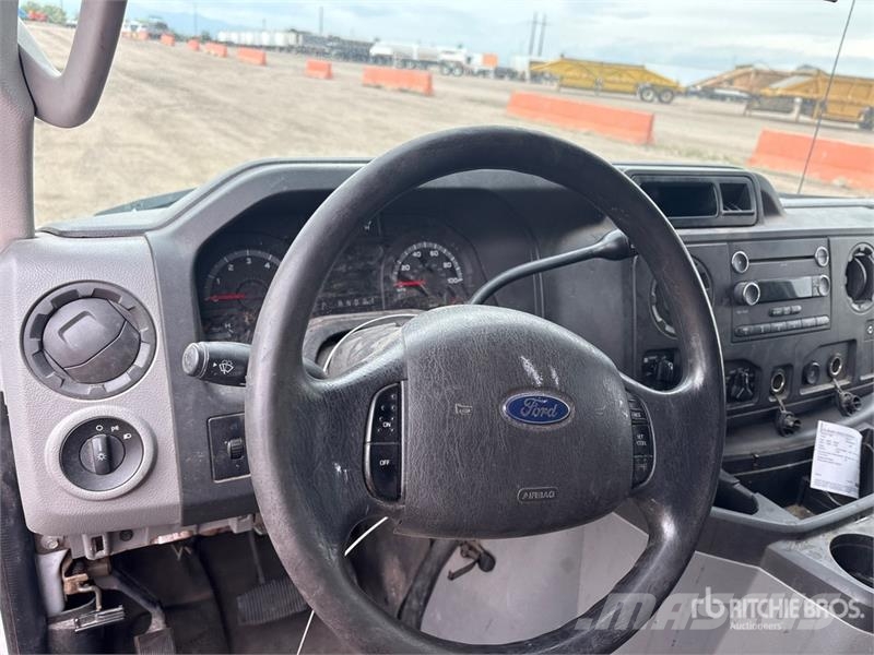 Ford E-350 Passenger Van 패널 화물차