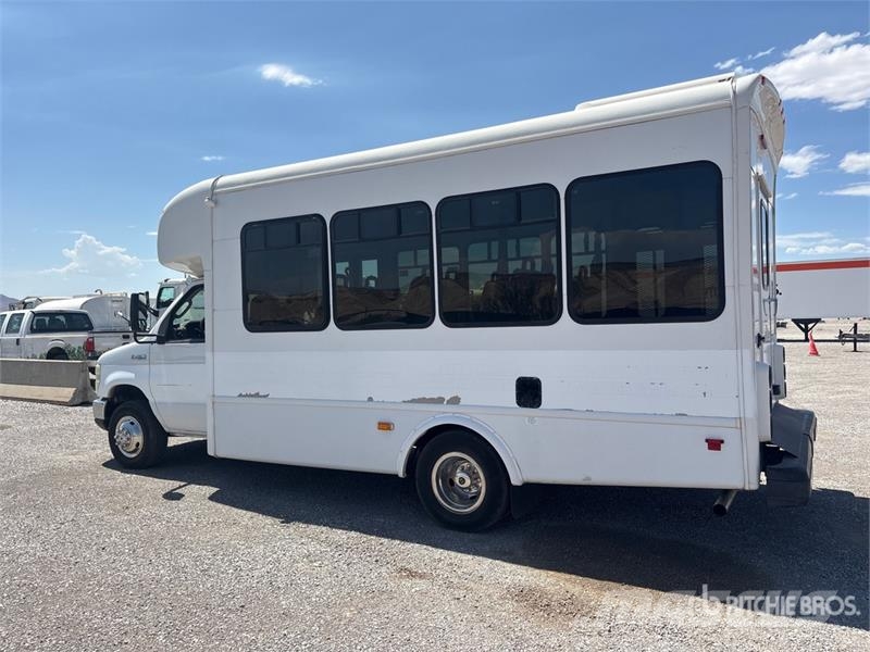 Ford E-450 4x2 12-Seat Transit Bus Väikebussid