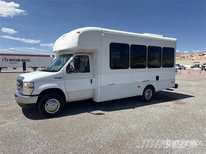 Ford E-450 4x2 12-Seat Transit Bus Väikebussid