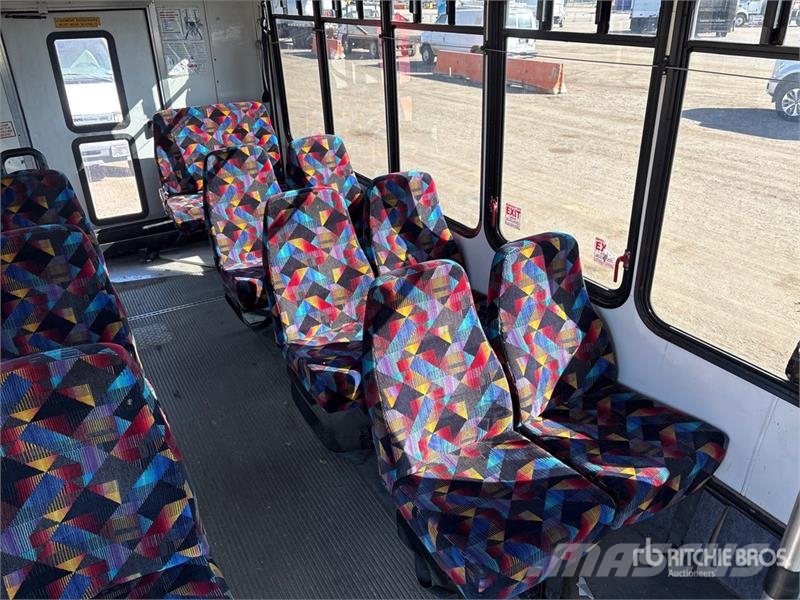 Ford E-450 4x2 14-Seat Bus Mini buses