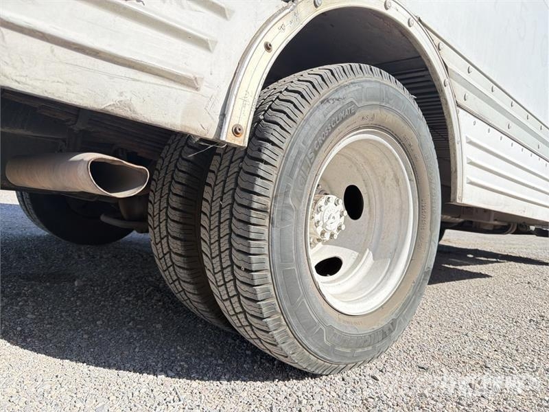 Ford E-450 4x2 Moving Van Truck Kapali kasa kamyonlar