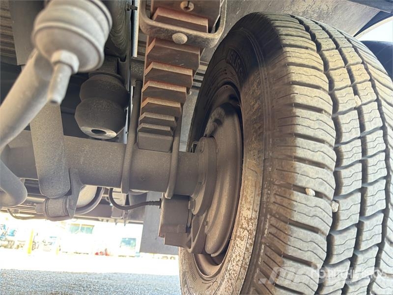 Ford E-450 4x2 Moving Van Truck Kapali kasa kamyonlar