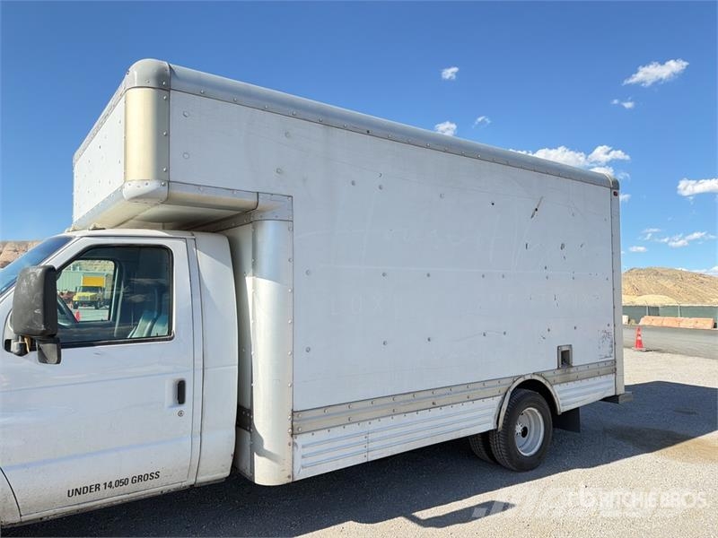 Ford E-450 4x2 Moving Van Truck Kapali kasa kamyonlar