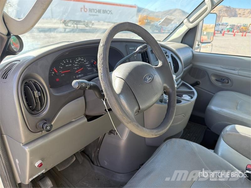 Ford E-450 4x2 Moving Van Truck Kapali kasa kamyonlar