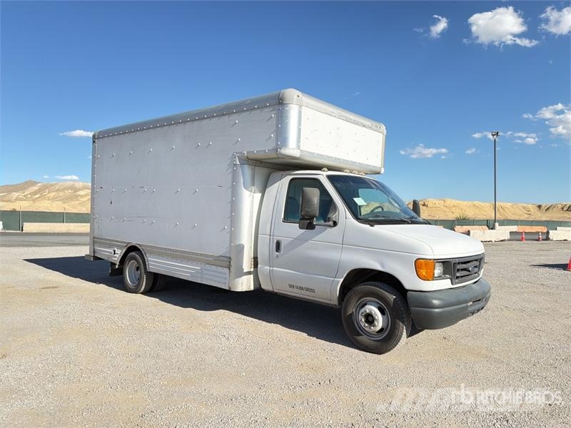 Ford E-450 4x2 Moving Van Truck Kapali kasa kamyonlar