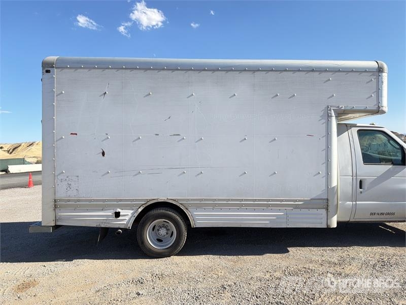 Ford E-450 4x2 Moving Van Truck Kapali kasa kamyonlar