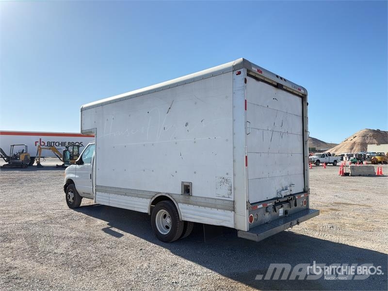 Ford E-450 4x2 Moving Van Truck Kapali kasa kamyonlar