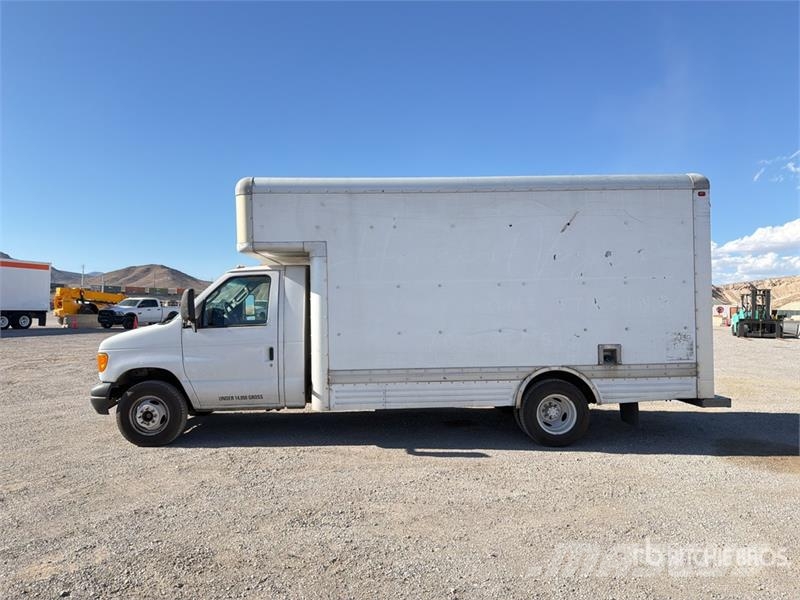 Ford E-450 4x2 Moving Van Truck Kapali kasa kamyonlar
