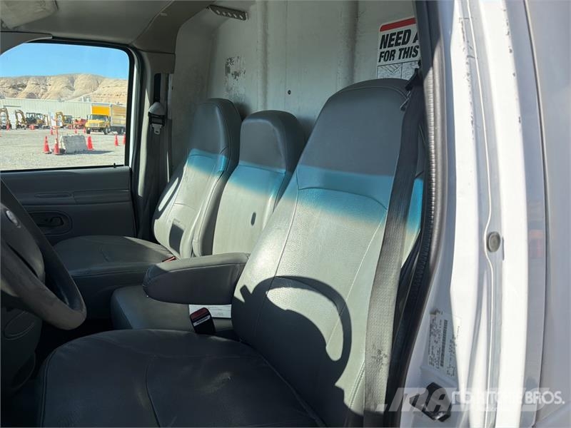 Ford E-450 4x2 Moving Van Truck Kapali kasa kamyonlar