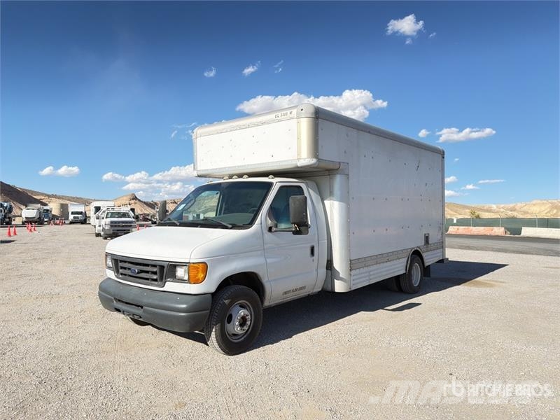 Ford E-450 4x2 Moving Van Truck Kapali kasa kamyonlar