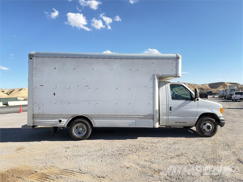 Ford E-450 4x2 Moving Van Truck Kapali kasa kamyonlar