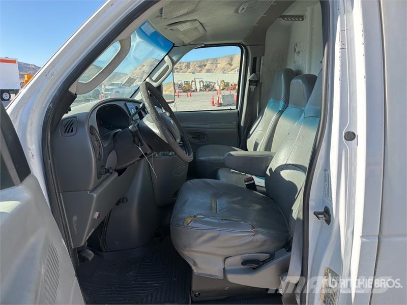 Ford E-450 4x2 Moving Van Truck Kapali kasa kamyonlar