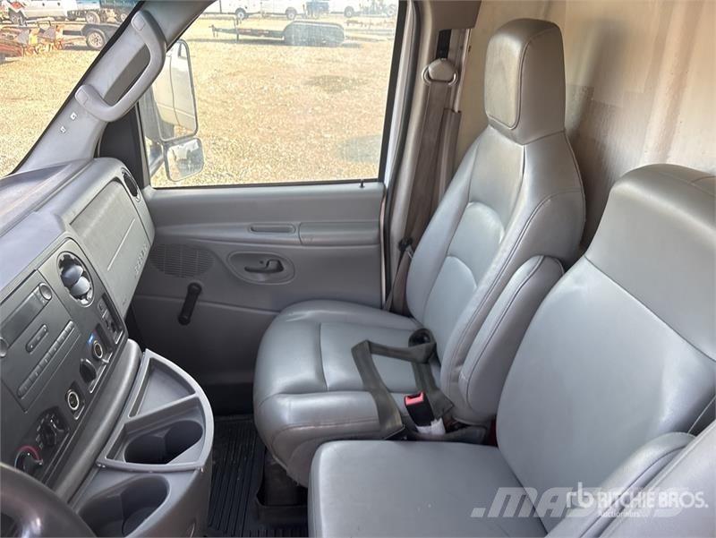 Ford E-450 4x2 Van Truck Skapbiler