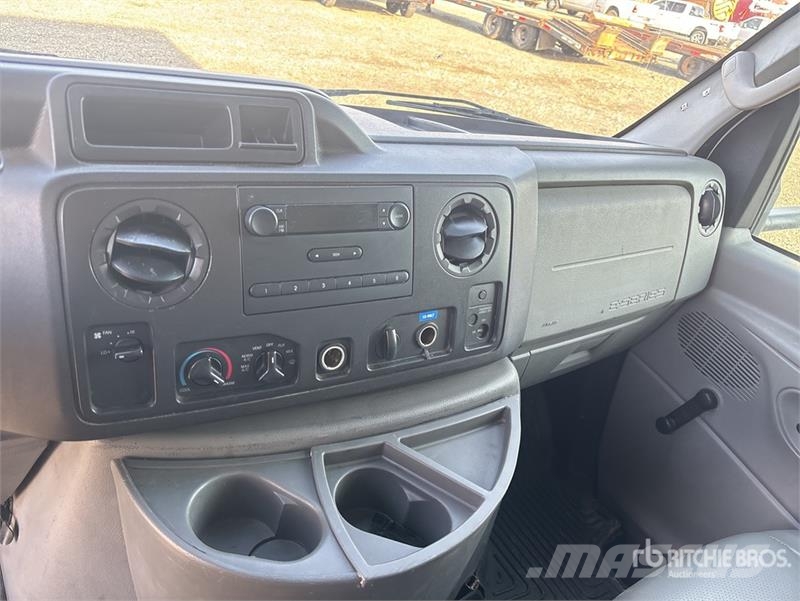 Ford E-450 4x2 Van Truck Skapbiler