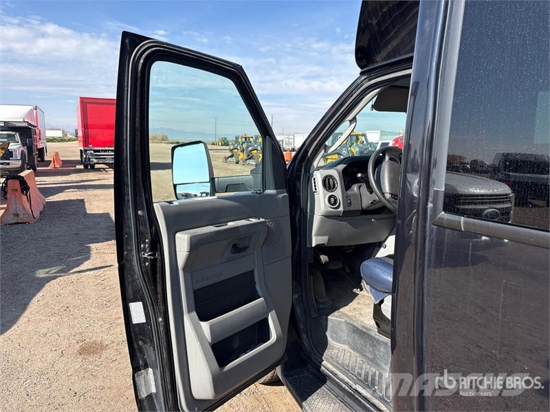 Ford E-450 Econoline 迷你巴士