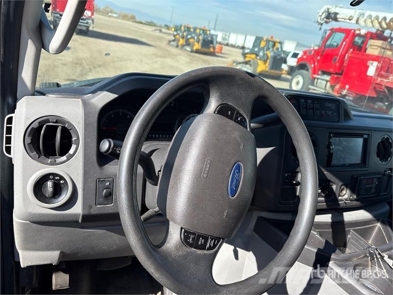 Ford E-450 Econoline 迷你巴士