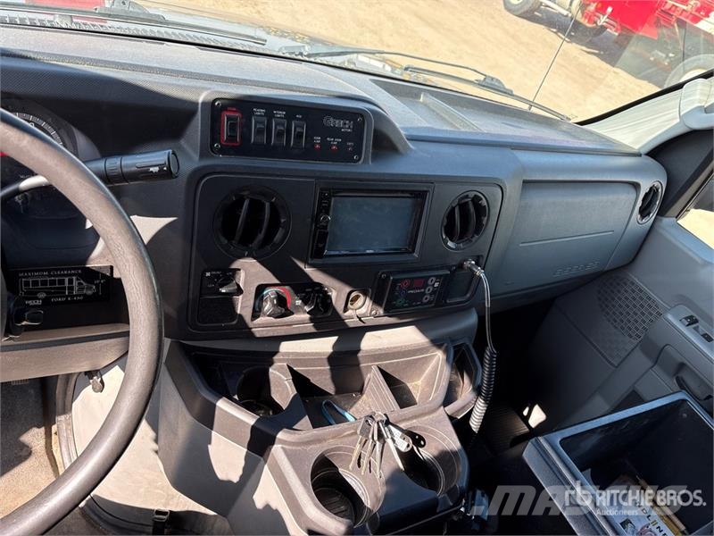 Ford E-450 Econoline 迷你巴士