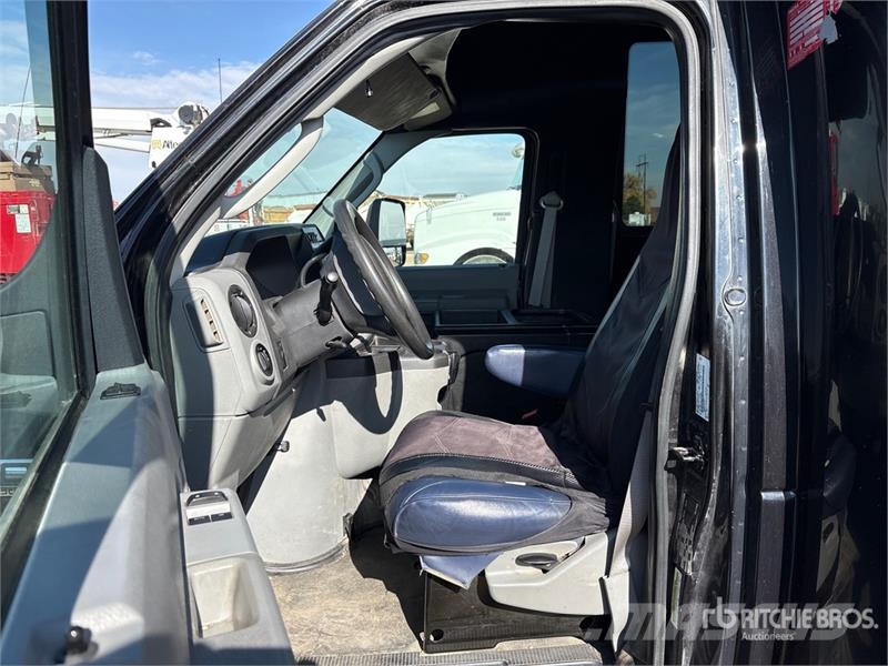 Ford E-450 Econoline 迷你巴士