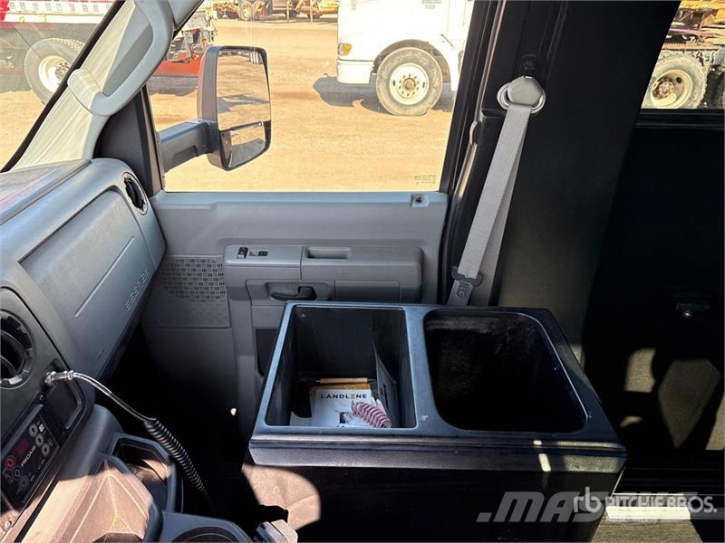 Ford E-450 Econoline 迷你巴士