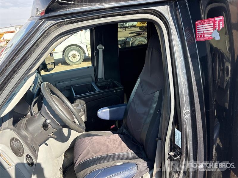 Ford E-450 Econoline 迷你巴士