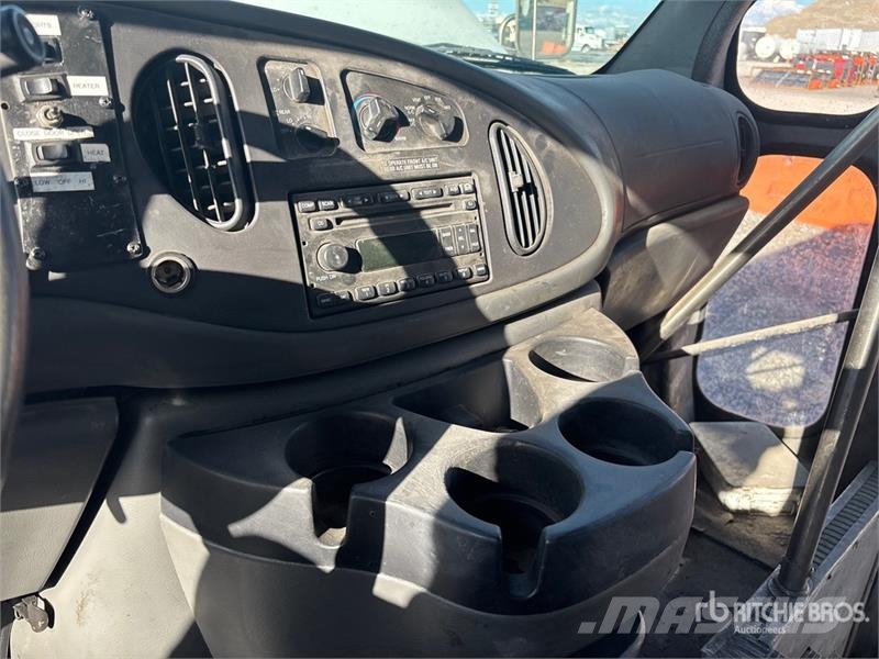 Ford E-450 Passenger Van Utilitaire