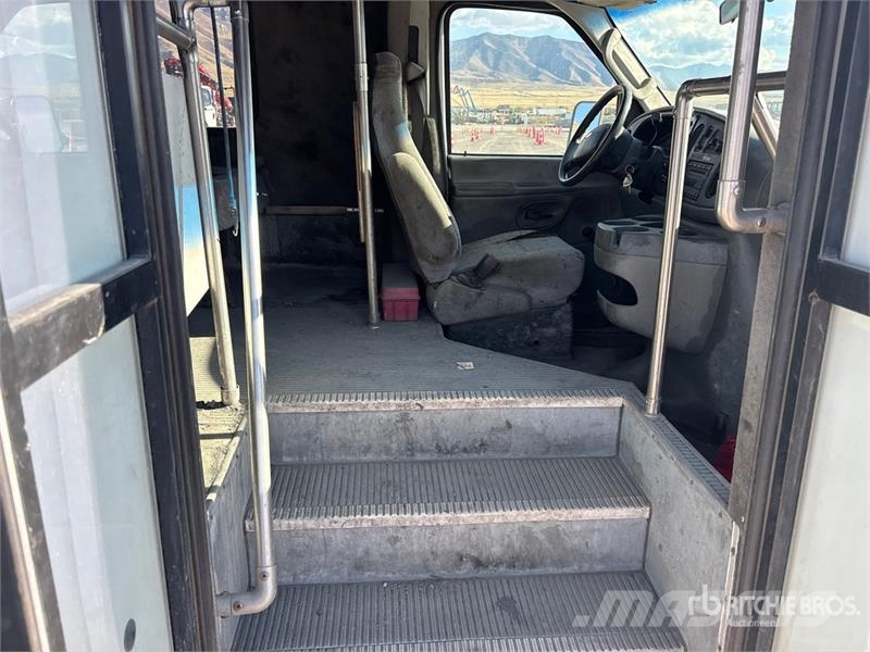 Ford E-450 Passenger Van Utilitaire