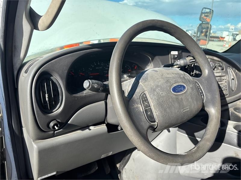 Ford E-450 Passenger Van Utilitaire