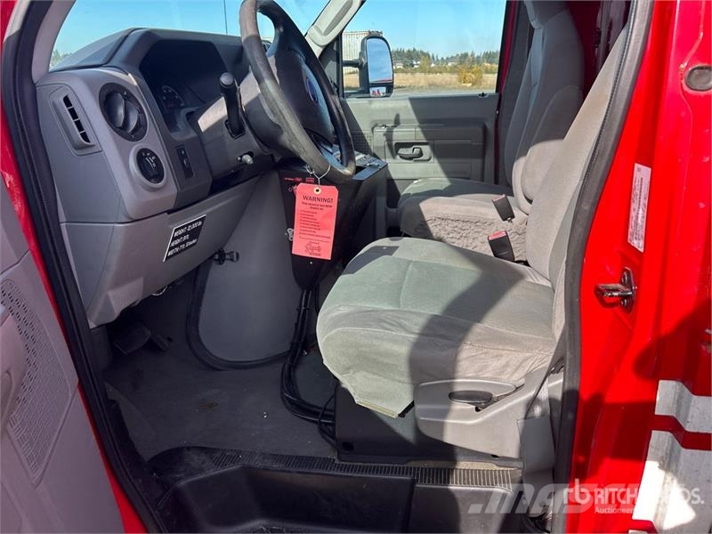 Ford E-450 Super Duty 救急車