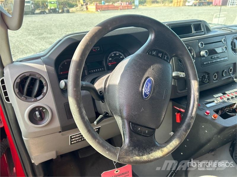 Ford E-450 Super Duty 救急車