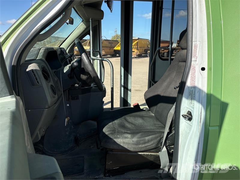 Ford E450 Bus Minibusse