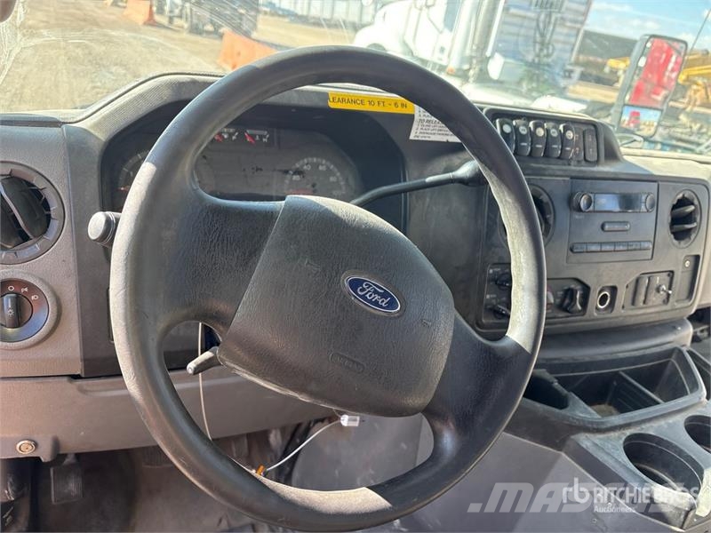 Ford E450 Bus Minibusse