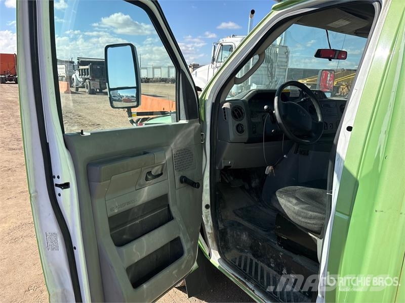 Ford E450 Bus Minibusse