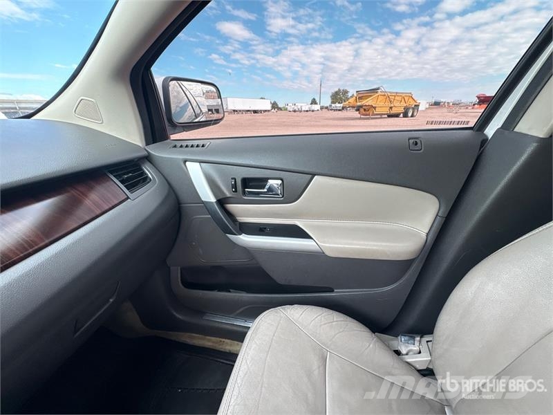 Ford EDGE 2WD SUV Automobili
