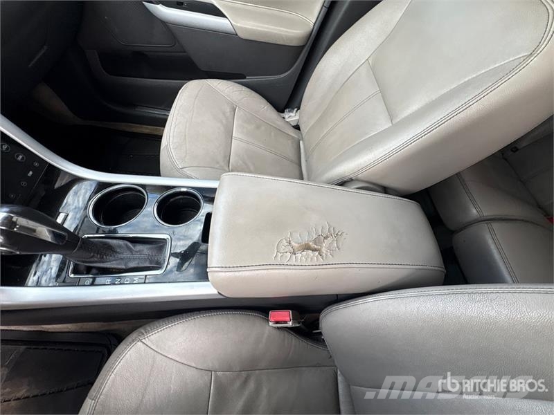 Ford EDGE 2WD SUV Automobili