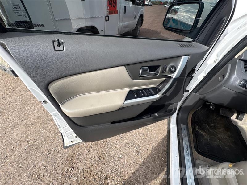 Ford EDGE 2WD SUV Automobili