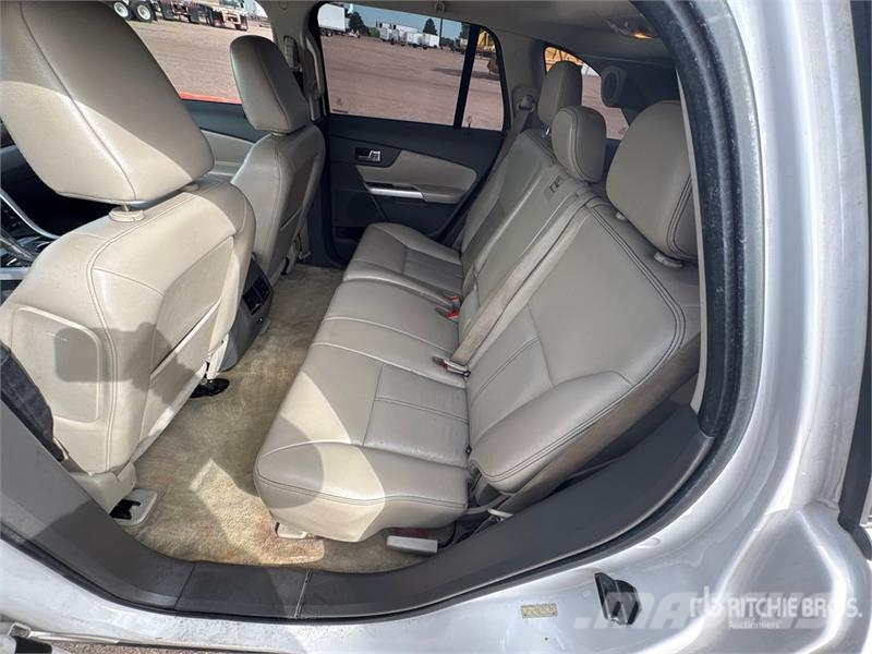 Ford EDGE 2WD SUV Automobili